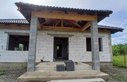 Casă trei camere de vânzare, 111 mp, zona Suseni