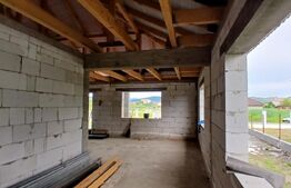 Casă trei camere de vânzare, 111 mp, zona Suseni