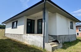 Casa de vanzare, 105 mp, zona Corunca 