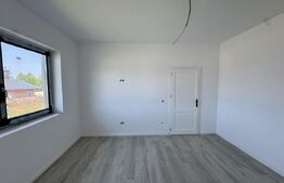 Casa de vanzare, 105 mp, zona Corunca 