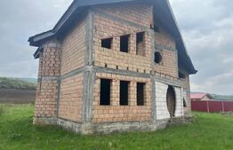 Casă la roșu de vânzare, 260 mp, zona Sântana de Mureș