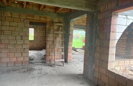 Casă la roșu de vânzare, 260 mp, zona Sântana de Mureș