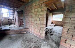 Casă la roșu de vânzare, 260 mp, zona Sântana de Mureș