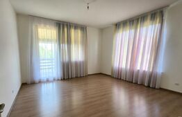 Apartament cu 3 camere, 80 mp, 3.000 mp teren, zona Reghin