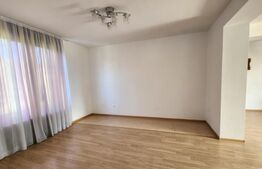 Apartament cu 3 camere, 80 mp, 3.000 mp teren, zona Reghin