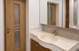 Casa de vanzare, 500 mp, zona Reghin