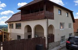 Casa de vanzare, 500 mp, zona Reghin