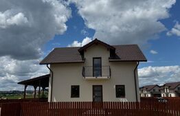 Casă P+M, 120 mp, teren de 400 mp, zona Reghin