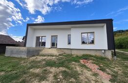 Casa de vanzare, 115 mp, zona Corunca