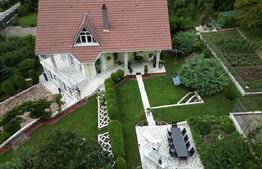 Vilă de vânzare în Corunca| Trei nivele| 320 metrii pătrați!