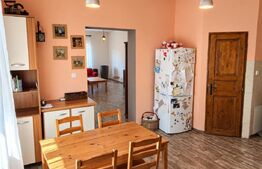 Casa de vanzare  in Crăciunești.