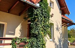 Casa de vanzare  in Crăciunești.