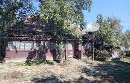 Casă cu teren de 1099 mp în Văleni, județul Mureș