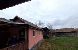 Casă cu 4 camere, 120 mp, teren 2.000 mp, zona Fărăgău