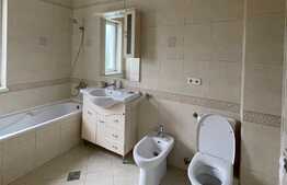 De vânzare casă individuală, 270 mp utili, 500 mp teren, cartierul Unirii, zona liniștită