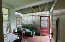 Casa cu 2 camere, 80 mp, ideal pentru spațiu comercial.