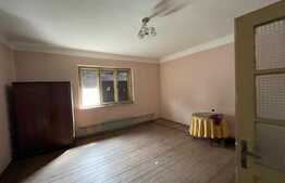 Casa cu 2 camere, 80 mp, ideal pentru spațiu comercial.
