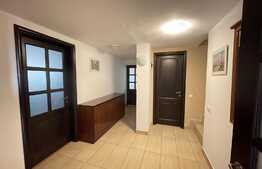 Apartament cu 3 camere, curte mare, lângă Sapientia!