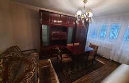 Investiție! Apartament cu 3 camere, decomandat, 60 mp, garaj inclus, zona Dâmbu