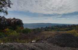 Casa de vanzare ,in zona  Platoul Cornesti.