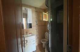 Casă de vânzare 5 camere, cu o suprafață 250 mp, zonă liniștită