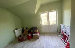 Casă de vânzare 5 camere, cu o suprafață 250 mp, zonă liniștită