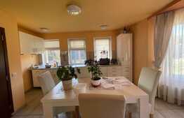 Casă de vânzare 5 camere, cu o suprafață 250 mp, zonă liniștită