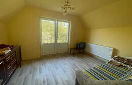 Casă de vânzare 5 camere, cu o suprafață 250 mp, zonă liniștită