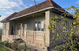 Casa de vânzare, 2 camere, teren 5,1 ari, în Ernei!