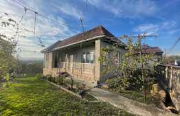 Casa de vânzare, 2 camere, teren 5,1 ari, în Ernei!