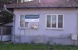 Teren  de 500 mp cu casa de 170 mp, in Sâncraiu la drumul principal 