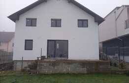 Casa semifinisata 115 mp cu teren 315 mp, in Livezeni