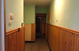 Apartament de 3 camere, decomandat, ideal pentru o familie, zona Dâmbu