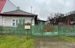 Casa cu 2 camere, 92 mp, teren 695 mp, în Sângeorgiu de mureș