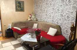 Apartament cu 3 camere, decomandat, ideal pentru o familie, zona Dâmbu