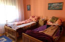 Investiție! Apartament cu 2 camere, decomandat, ideal pentru un cuplu, zona Unirii