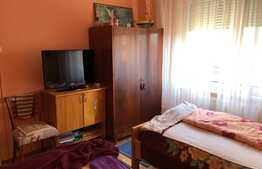 Investiție! Apartament cu 2 camere, decomandat, ideal pentru un cuplu, zona Unirii
