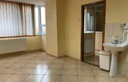 Apartament de 3 camere, 80 mp, zonă semicentrală