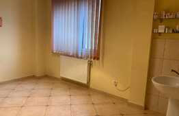 Apartament de 3 camere, 80 mp, zonă semicentrală