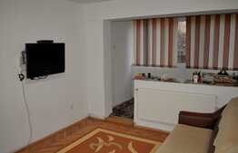Apartament de 3 camere decomandat, 78 mp, cartierul Dambu