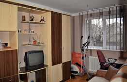 Apartament de 3 camere decomandat, 78 mp, cartierul Dambu