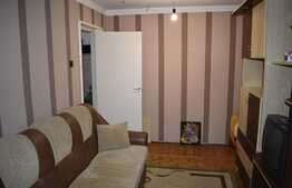 Apartament de 3 camere decomandat, 78 mp, cartierul Dambu