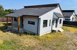 Casa semifinisata de 90 mp cu teren de 400 mp in Nazna