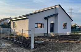 Casa semifinisata de 90 mp cu teren de 400 mp in Nazna
