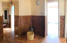 Investiție! Apartament de 3 camere, decomandat, zona Tudor