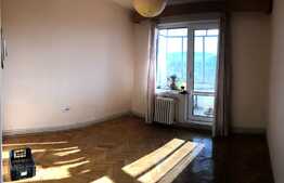 Investiție! Apartament de 3 camere, decomandat, zona Tudor