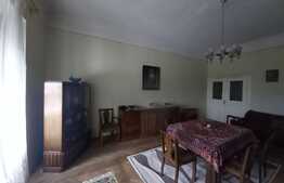 Casa boiereasca, 300 mp si 1890 mp teren, semicentral, in Ludus