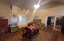 Casa boiereasca, 300 mp si 1890 mp teren, semicentral, in Ludus