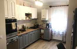 De vanzare apartament 2 camere, zona Unirii, etaj intermediar