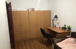 Apartament de 3 camere, decomandat, în zona 7 Noiembrie!